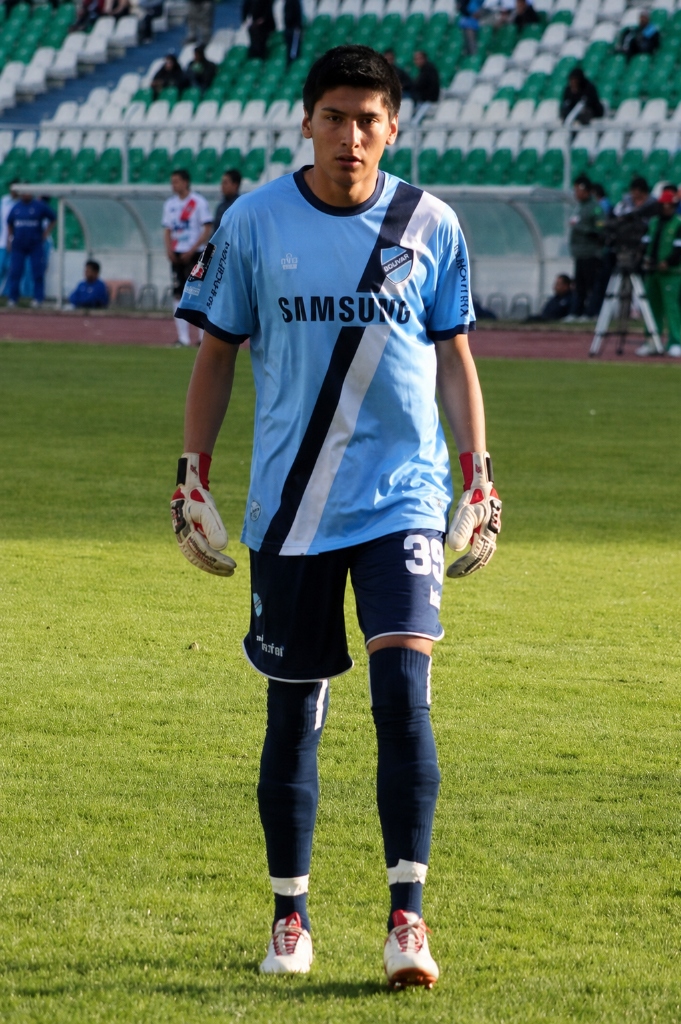 Christian Salinas con la indumentaria del Club Bolívar